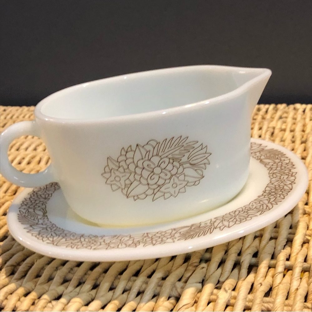 Vintage "Woodland" Gravy Boat Pyrex USA - Corelle "Woodland Brown" - Serving